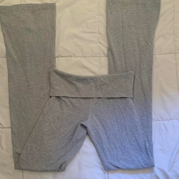 adorable fold-over grey brandy melville leggings only worn twice☺️⭐️ - Picture 1 of 2